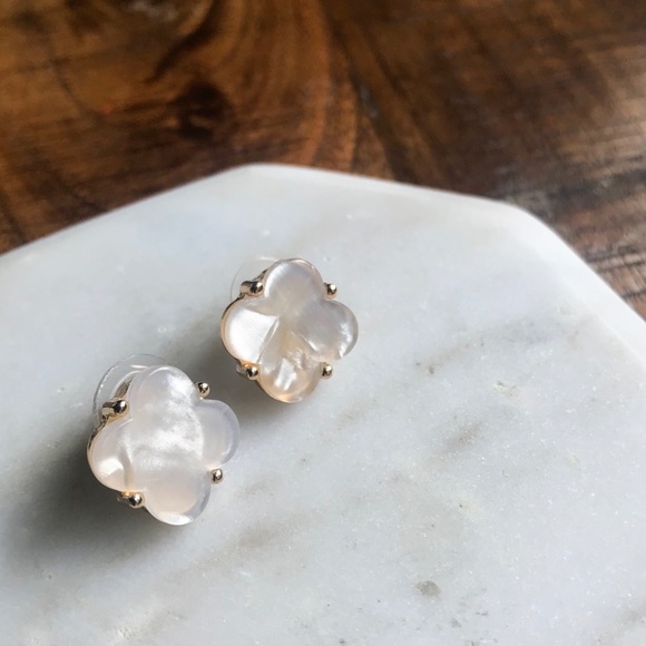 White & Gold Tortoise Clover Stud Post Earrings - Picture 2 of 2